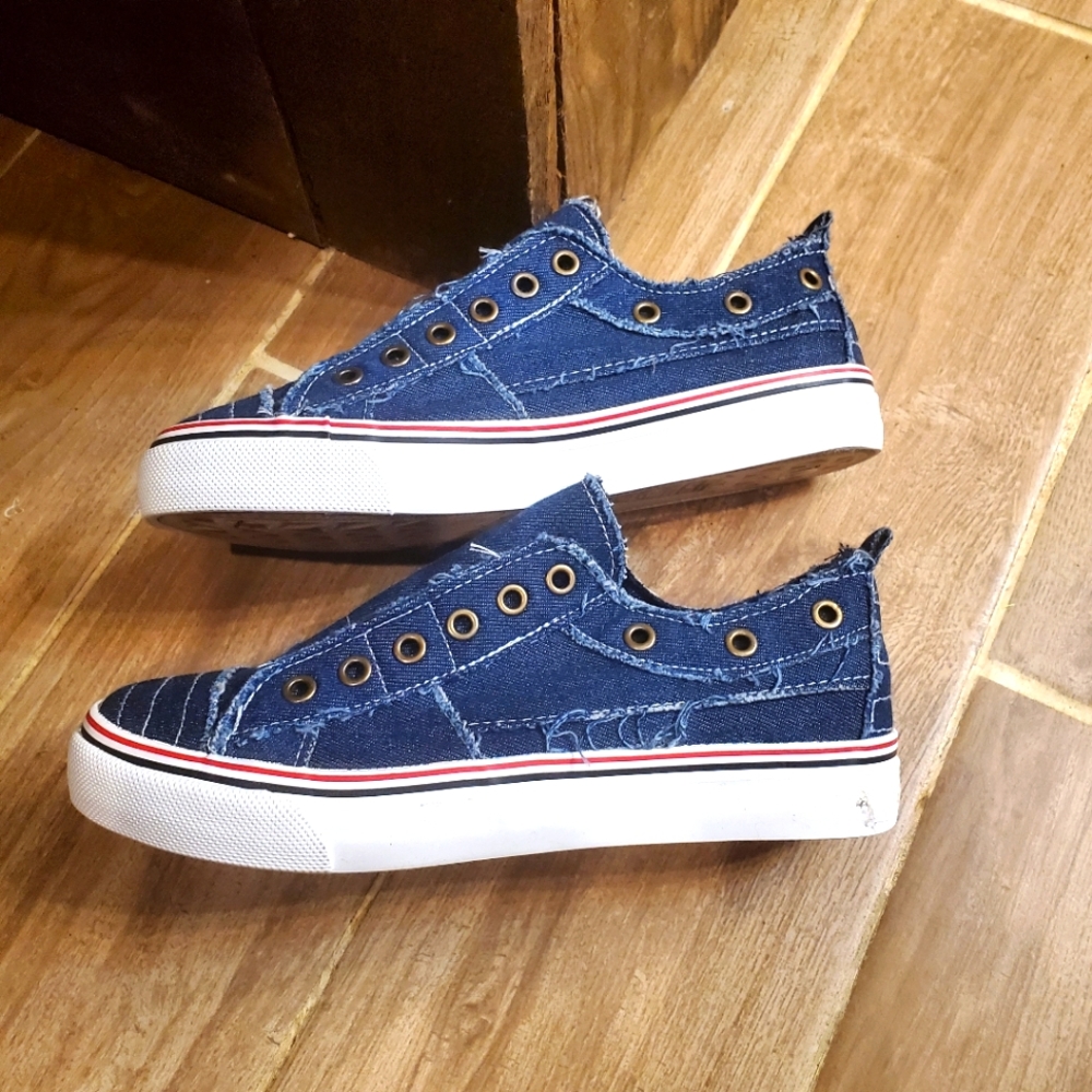 No lace slip on sneakers size 6 womens Blue